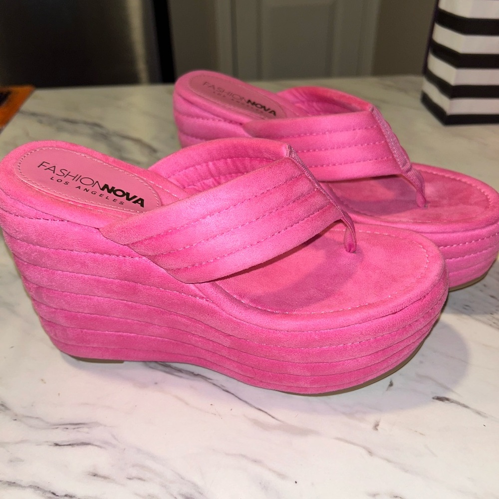 NWOT Fashion Nova Pink Platform Wedge Sandals.🩷